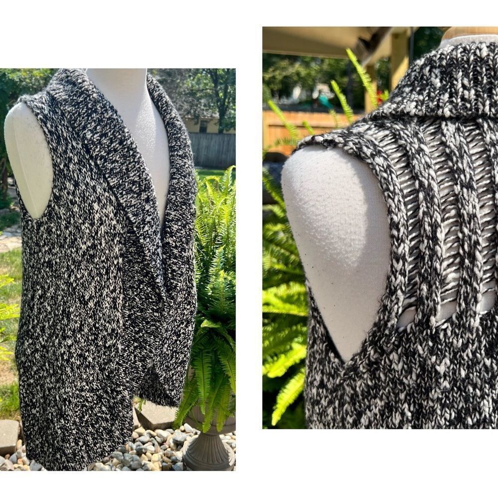 Chicos Black & White cardigan Sweater Sleeveless Loose Knit size 1 (M8)